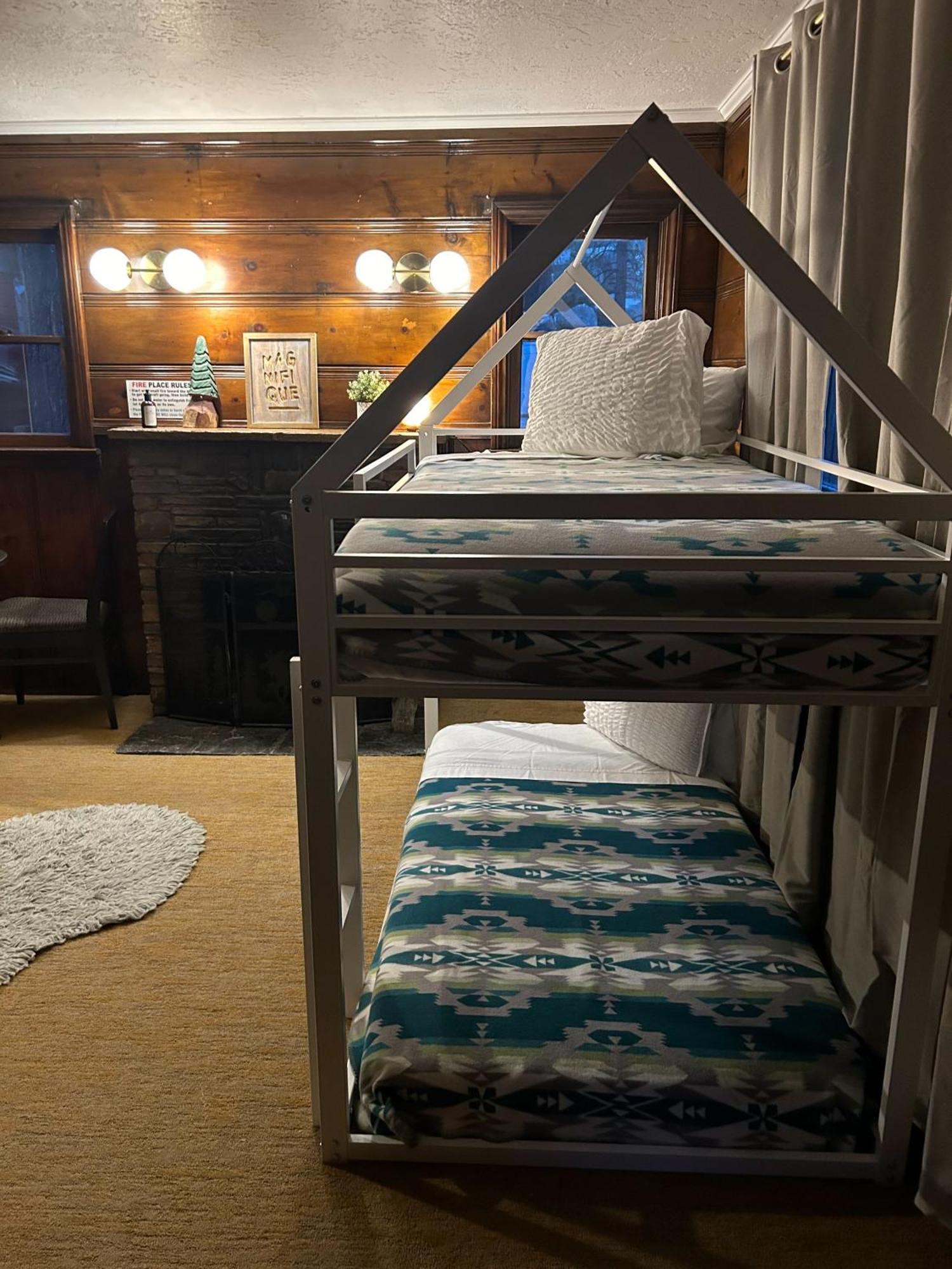 Three Pines Cabins บิ๊กแบร์เลค ภายนอก รูปภาพ